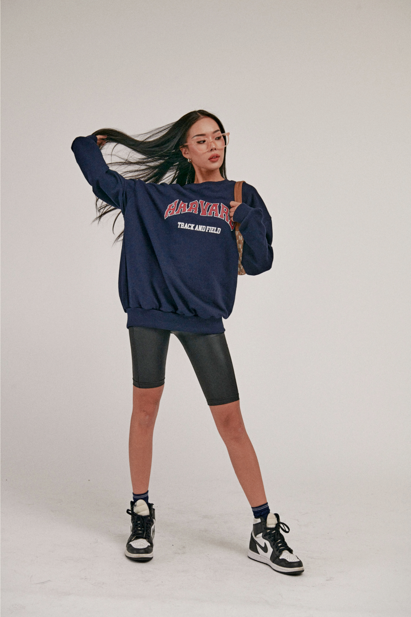 &quot;Fall in love in Harvard&quot; Napping Sweatshirt Navy - 카일라